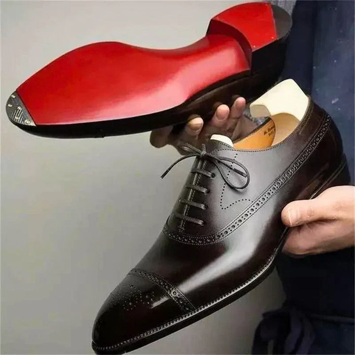 Oxfordi brogue - elegáns sziluett és jellegzetes piros talp